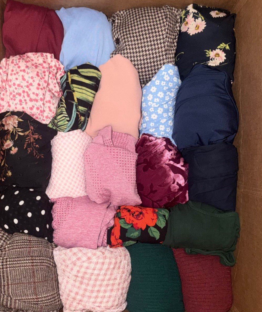 Mixed Bulk Box Clothing Lot Womens Multicolor Size Mediums 25+ pieces per order