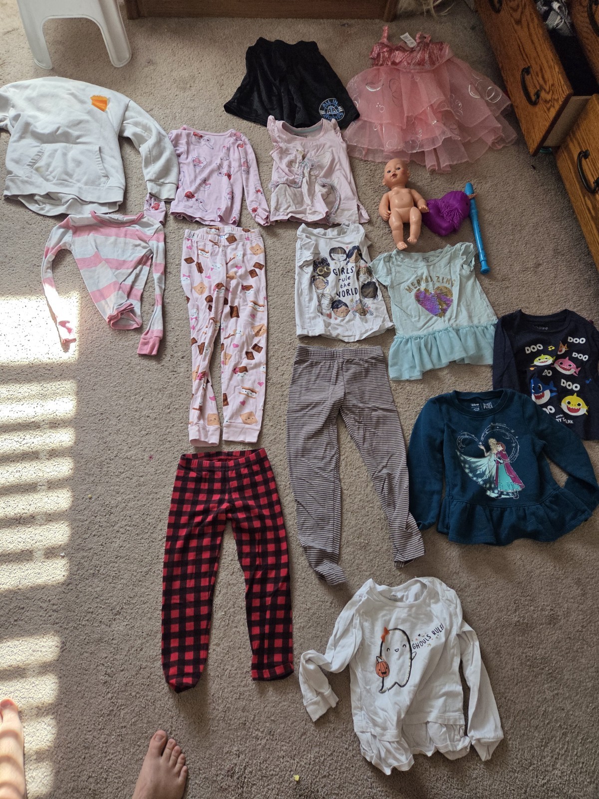 Lot Of Girls Clothes Size 5/5T Carter Jumping Beans Toys Blanket Dress