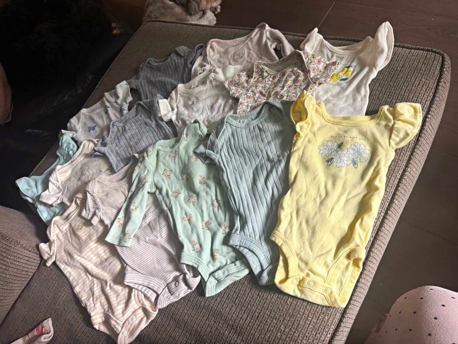 Newborn and 0-3 month baby girl clothes never worn.