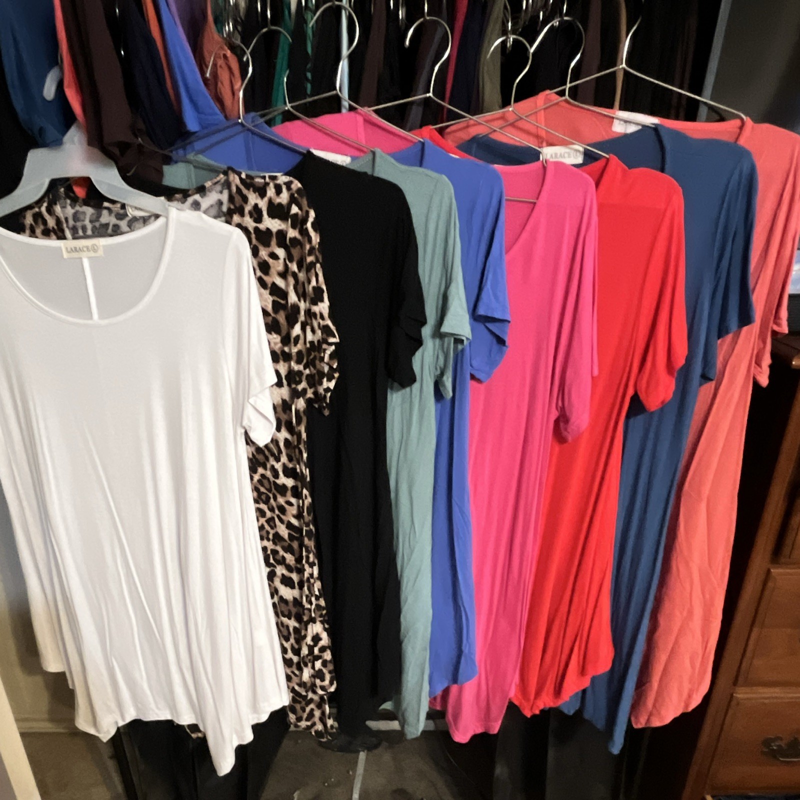 LARACE Women’s Tops Lot of 22 Size L Round & V-Neck Shark-bite bottoms 30-33”