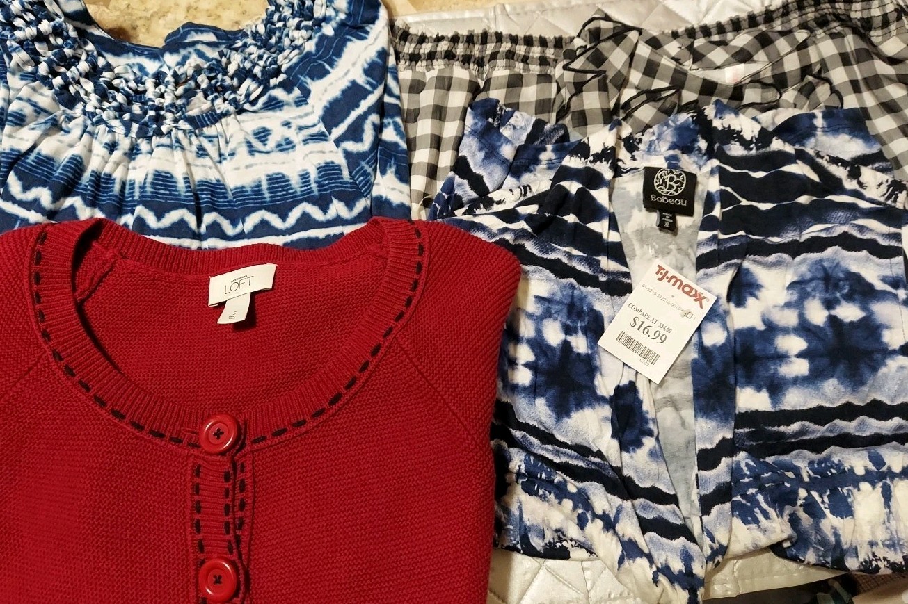 New/Pre-owned Reseller’s Lot 24 Women’s Clothing Tops Various Sizes & Brands