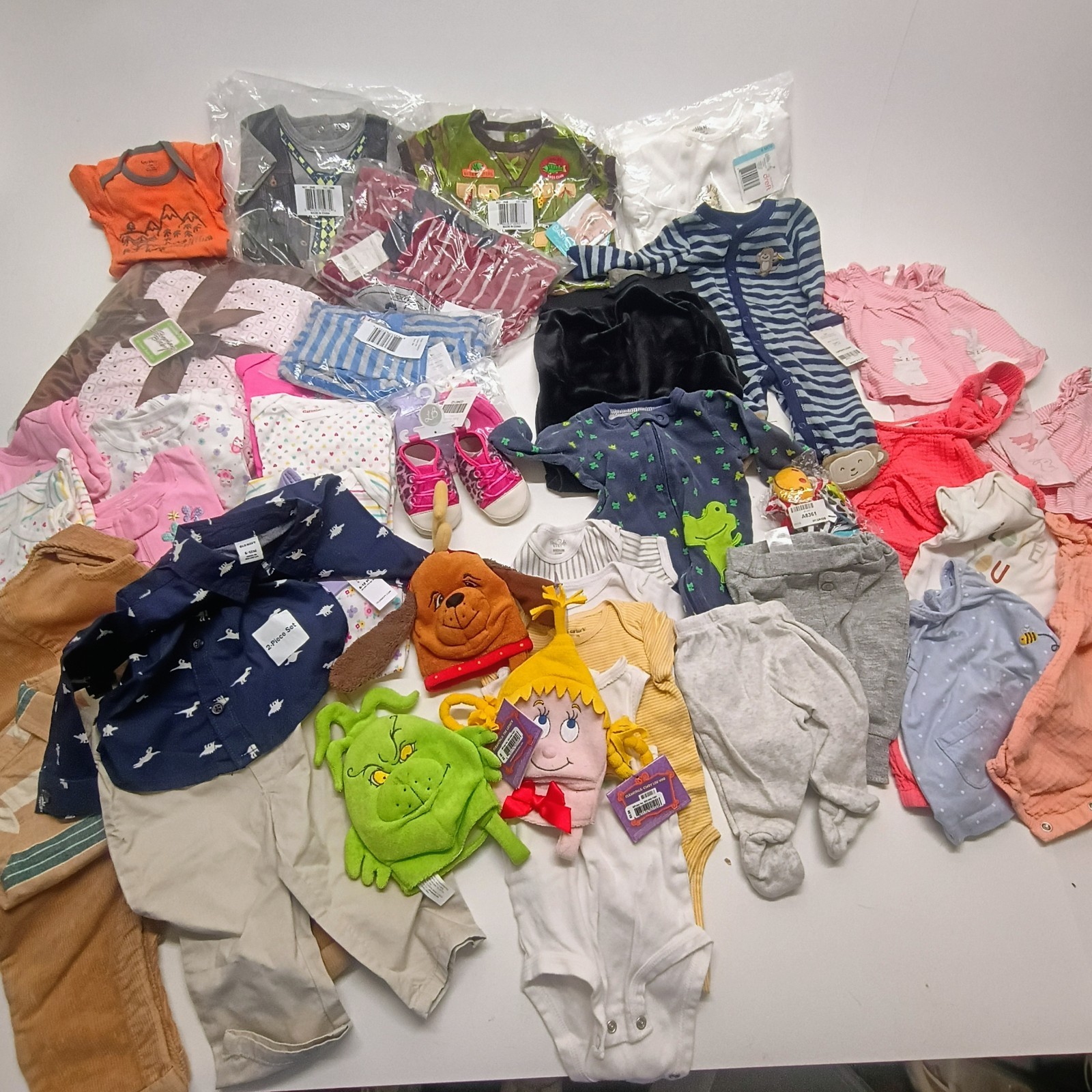 Baby Boy & Girl Clothes 40+ Lot Many New w/Tags Blanket Shoes Toys 3-12 Months