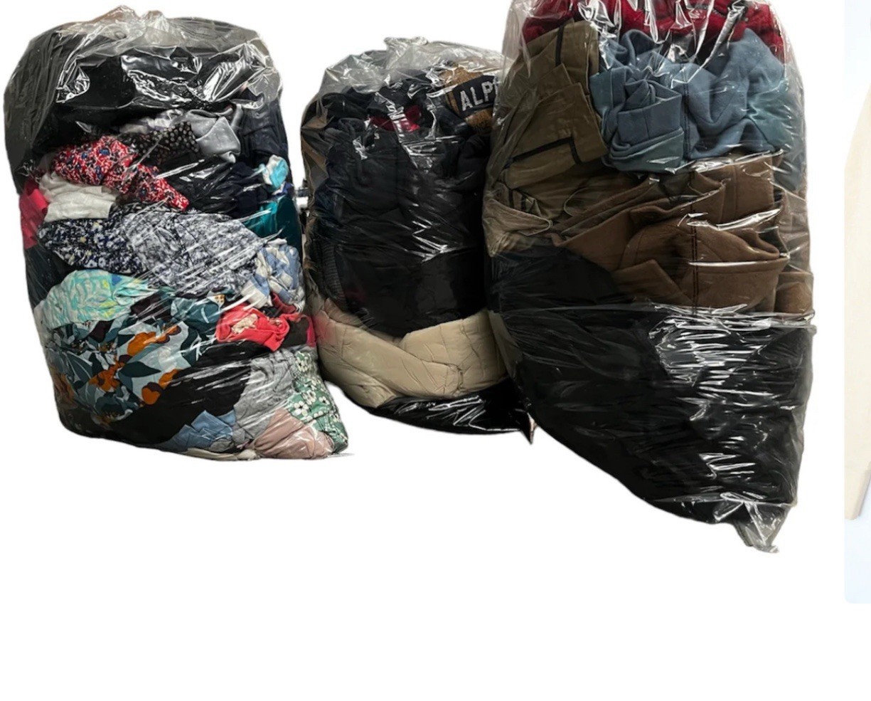 Bulk Vintage Clothing Unisex size Medium-Large ! 40+ items in each order ! LOT
