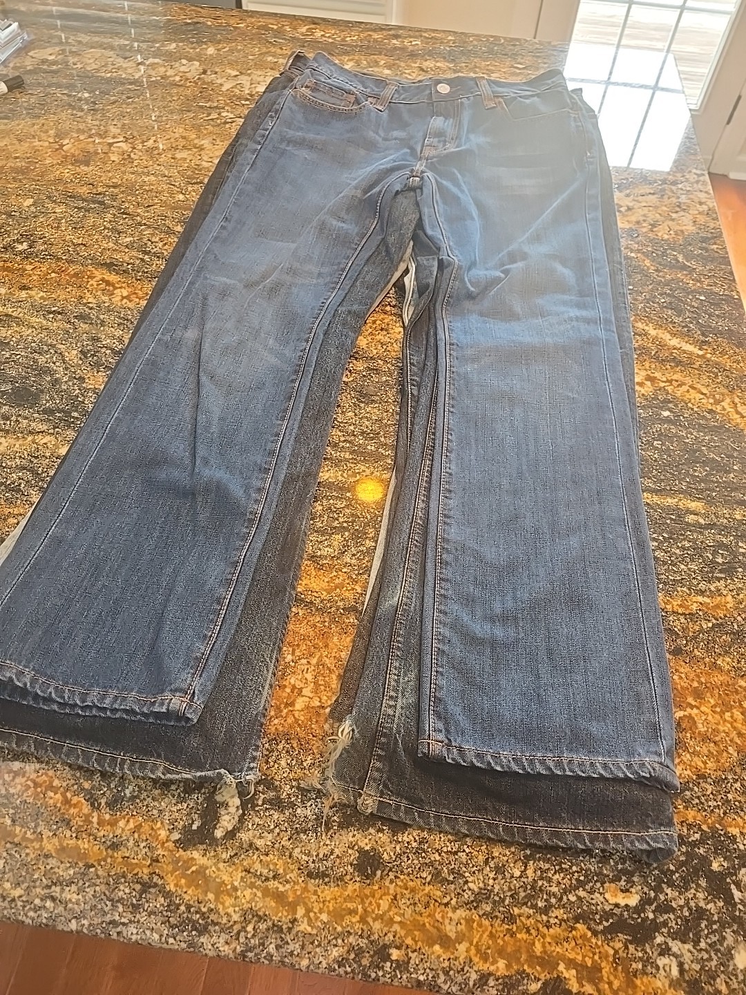 Wholesale Lot 17 Men&rsquo;s Jeans Mixed Sizes BKE, Levi&rsquo;s, Express & More Mid 2000s