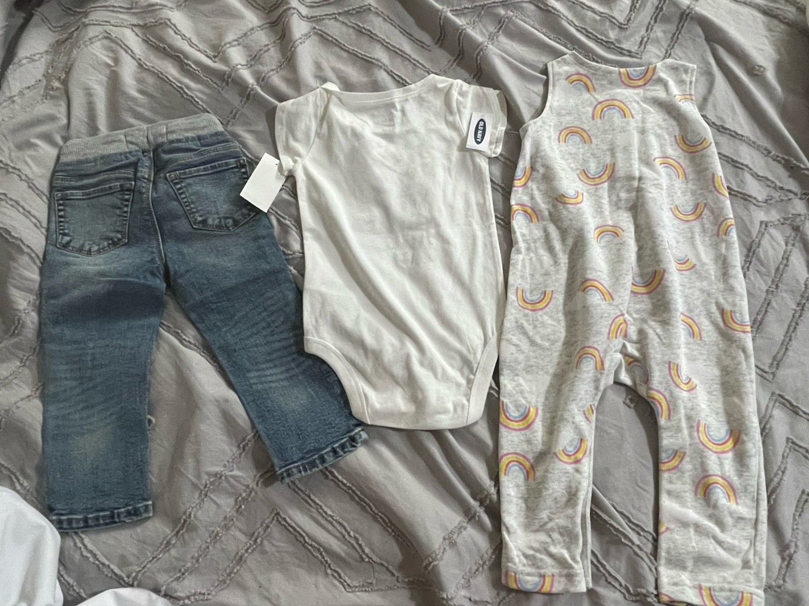 18-24 Month Toddler Girl Lot (old Navy And oshkosh) Jeans, Bunny Shirt, Romper)