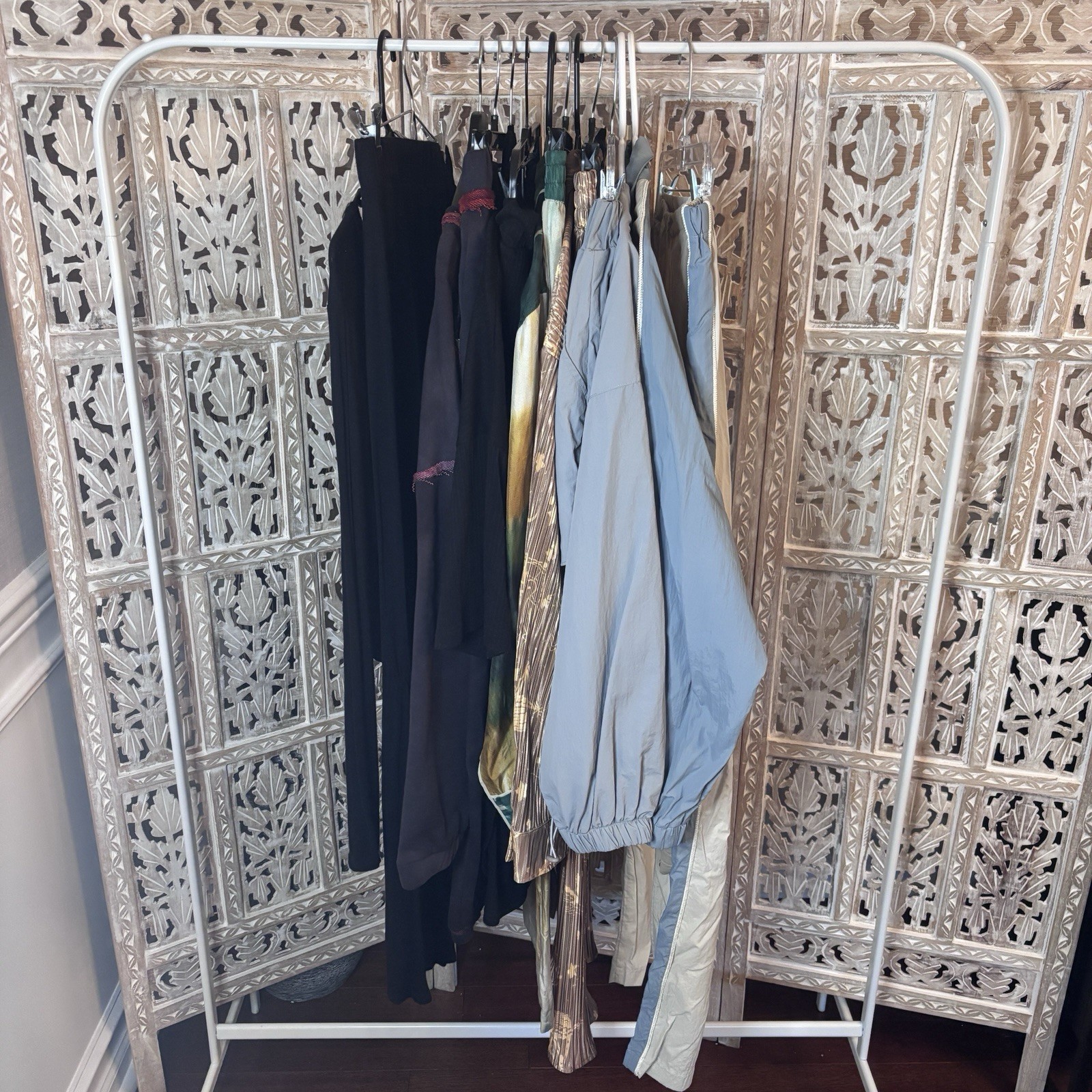 Women&rsquo;s Mixed 2 Piece Clothing Lot 14 Pieces Sizes Medium/1 Large Closet Refresh
