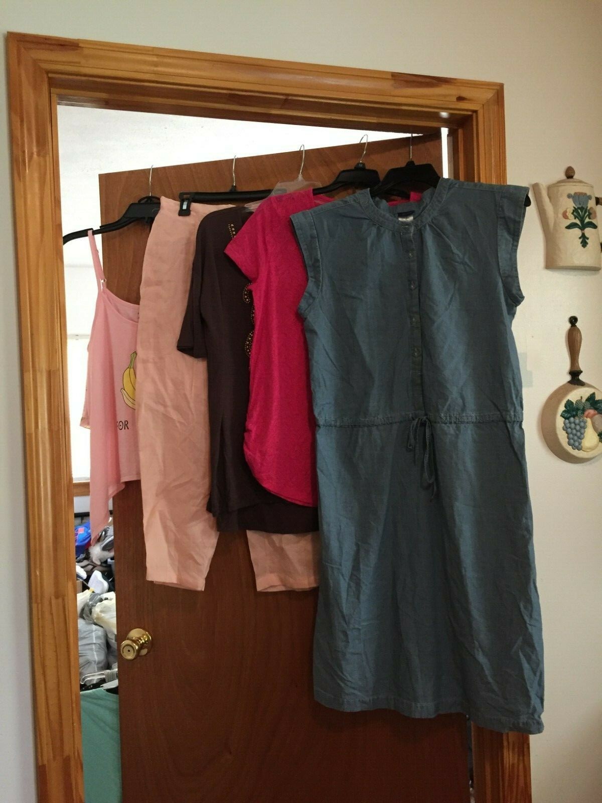 BRAND NEW LOT OF 5 WOMEN&rsquo;S SIZE MEDIUM CLOTHING