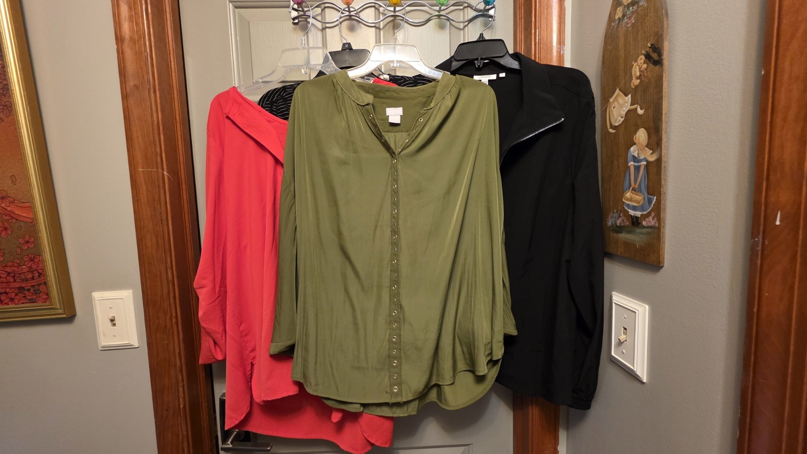 Chico&rsquo;s Women&rsquo;s Size 3, 4 Items. 3 Tops Lot Green/Red & Abstract. Black Jacket