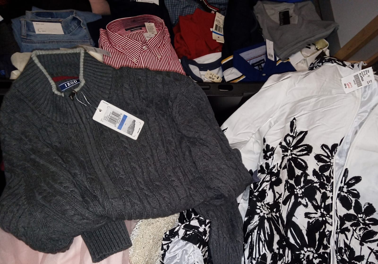 ***HUMONGOUS New Clothing Lot*** Express, Banana Republic, Ralph Lauren +++