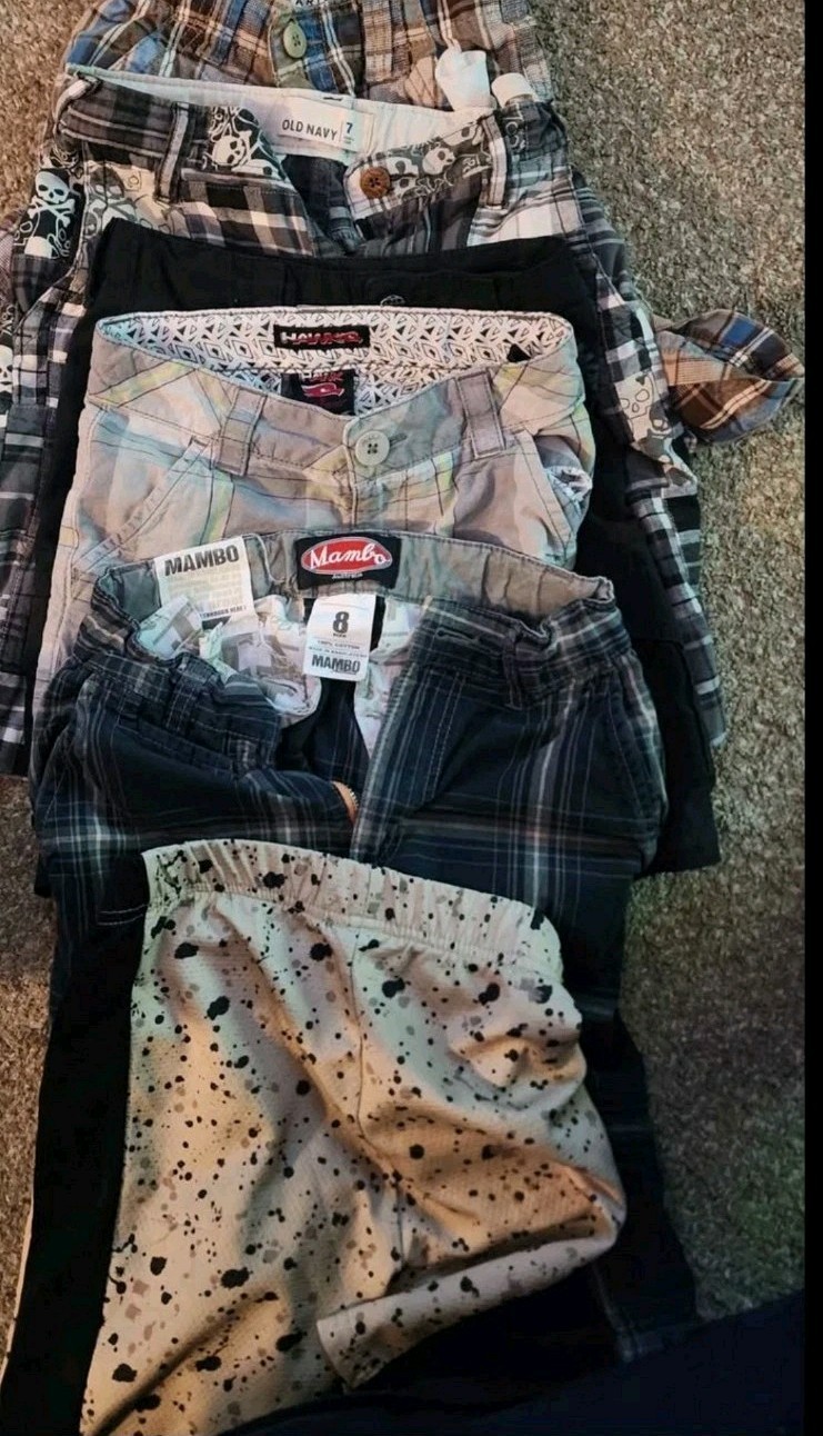 Mixed boys Lot of 21 size 6,7,8 (Pre owned)
