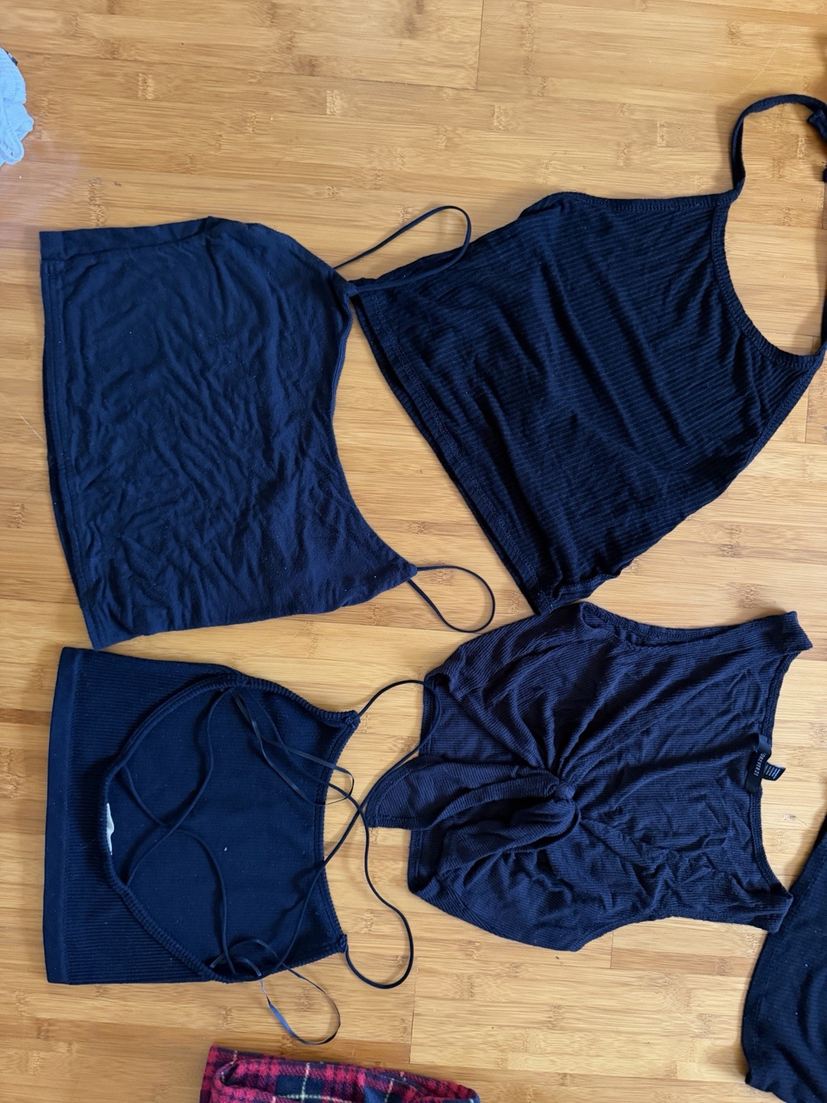 Mix Women&rsquo;s Black Solid Tank Tops and Crop Tops Lot of 4 size small/medium