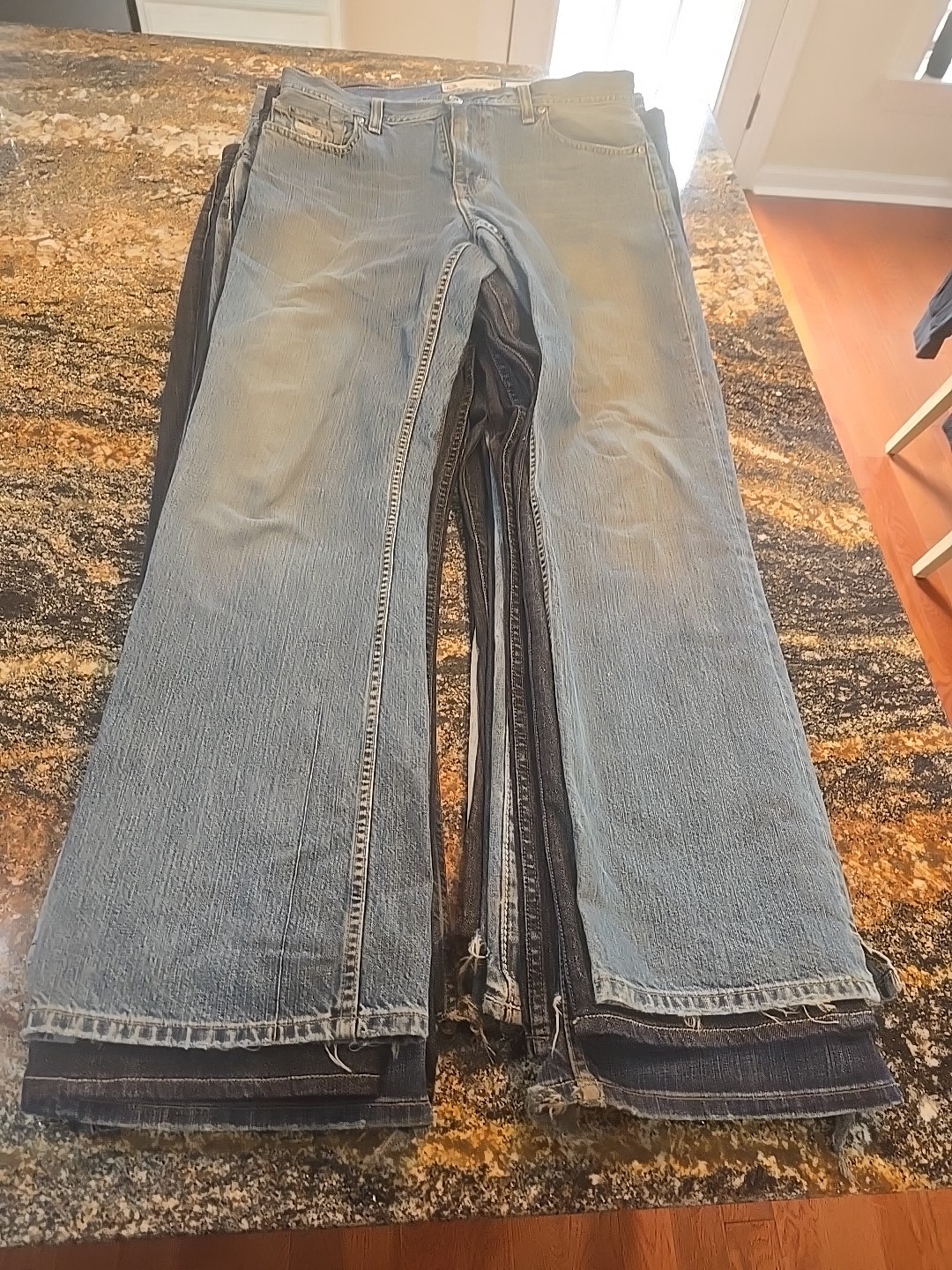 Wholesale Lot 17 Men&rsquo;s Jeans Mixed Sizes BKE, Levi&rsquo;s, Express & More Mid 2000s