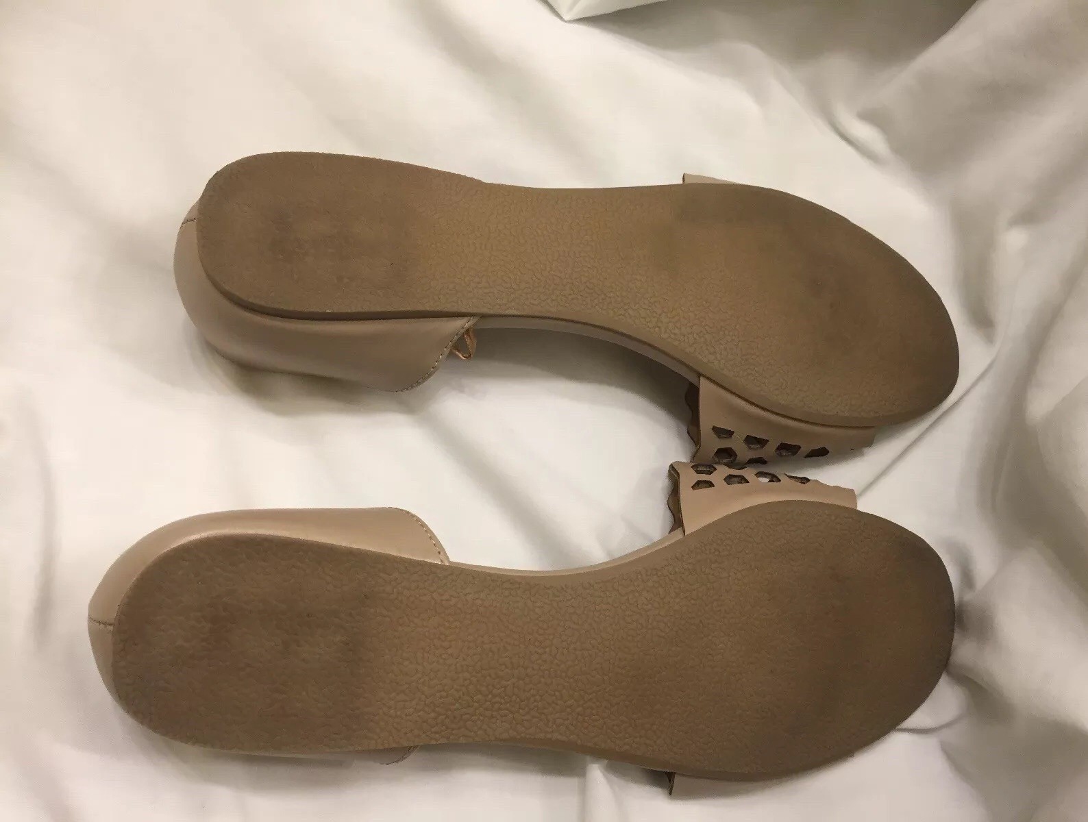 Charming Charlie&rsquo;s Women&rsquo;s Beige/Tan Slip-On Laser Cut Design Sandals Shoes-10M