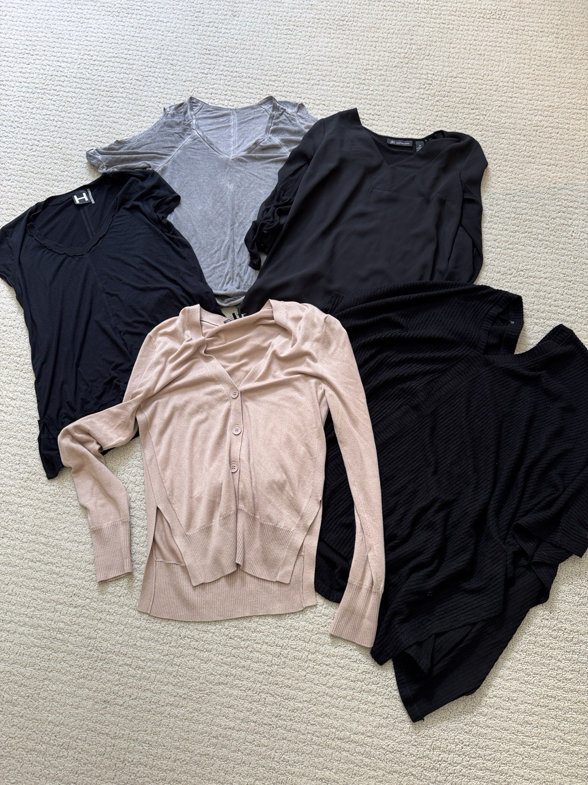DKNY & H Mixed Clothing Lot Solid Tops & Cardigan Black/Gray/Beige XS