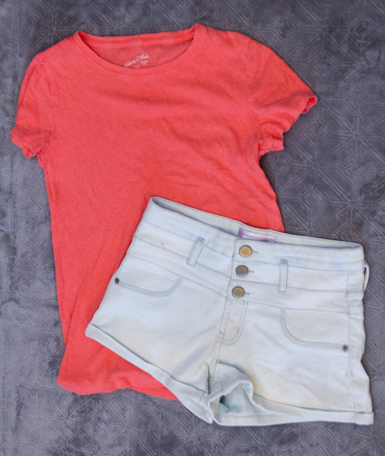 Universal Thread Tee Shirt XS and No Boundaries Shorts Size 7 Lot of 2