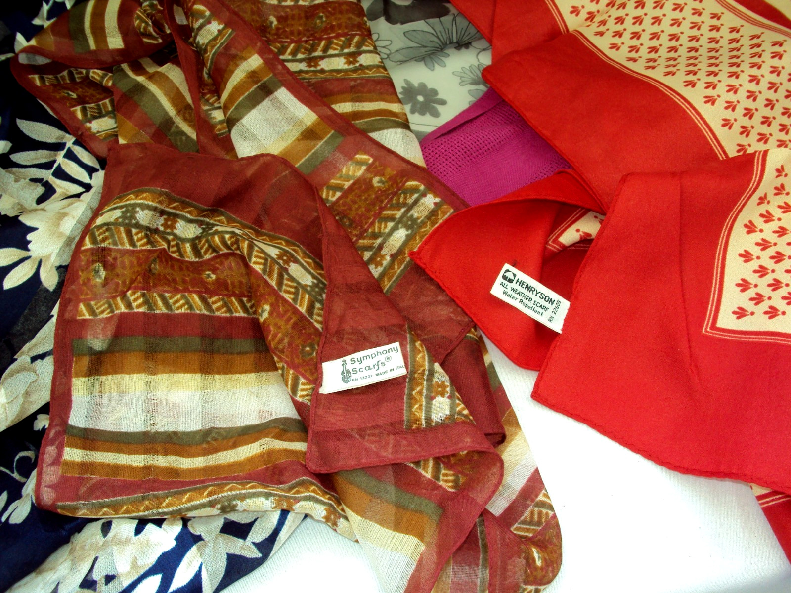 17 PC VINTAGE LOT-Women’s Fashion Scarves/Scarfs-MIXED SIZES, PRINTS, FABRICS