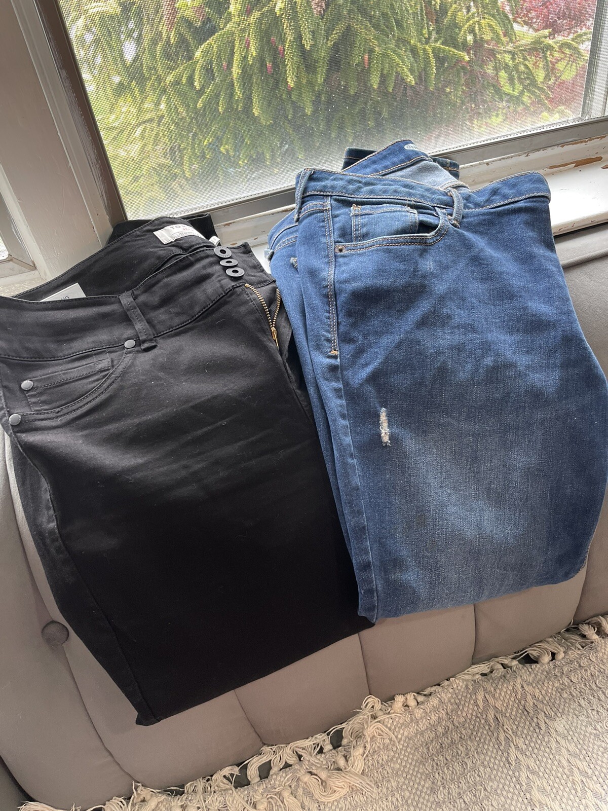 1 Size 16 Torrid Black Jeans 1 Size 16 Old Navy Rockstars Ripped Stretch