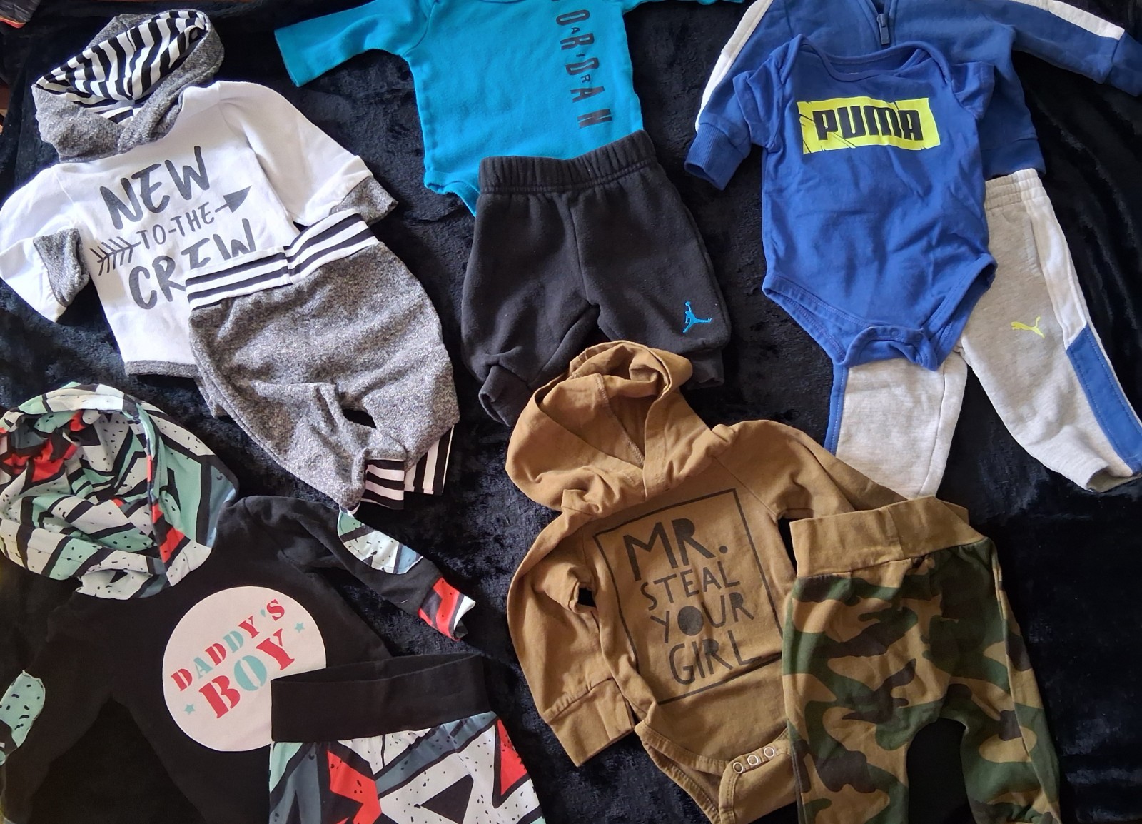 (0-3 m/o)Fresh Baby Boy lot. 5-Outfits,Sleepwear, 3-Snowsuit,12-Gerber,4-Guess