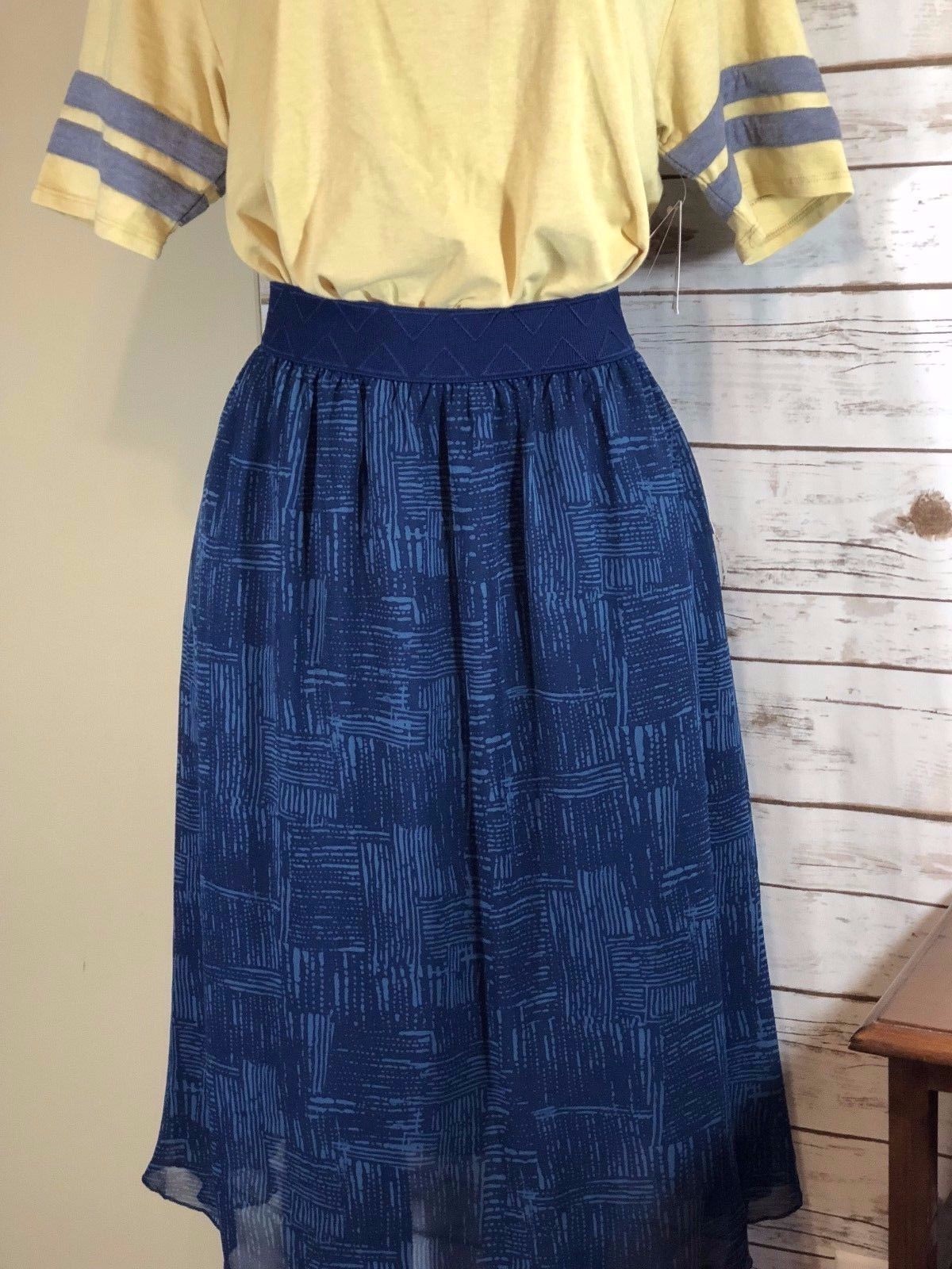 NWT LulaRoe 2 PC OUTFIT – XL Perfect T & XL Lola – Beautiful Classic Outfit
