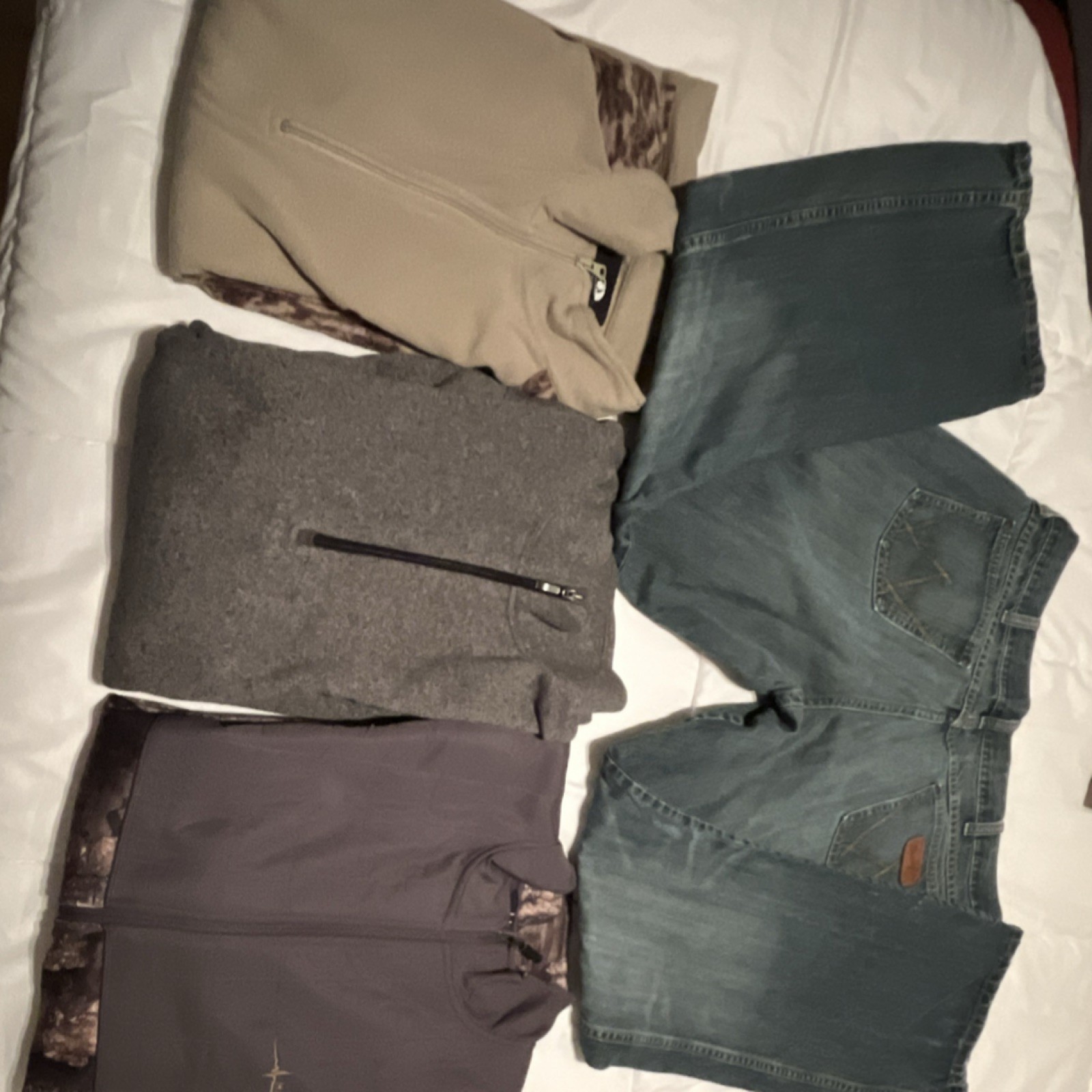 Wrangler 38×32 Jeans, Mossy Oak 2XL Pullover, Old Navy Sweater, Habit Jacket
