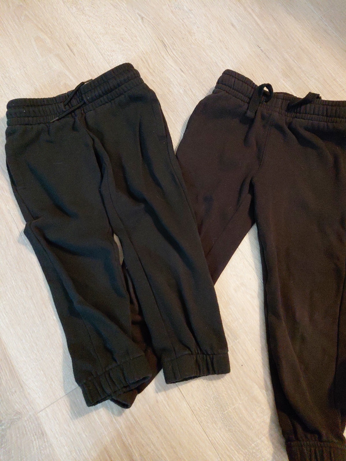 Boys Size 5 and 5/6 clothing lot- Jordon Zip Up,/1 Nike, 2 Atletic Sweat Pants