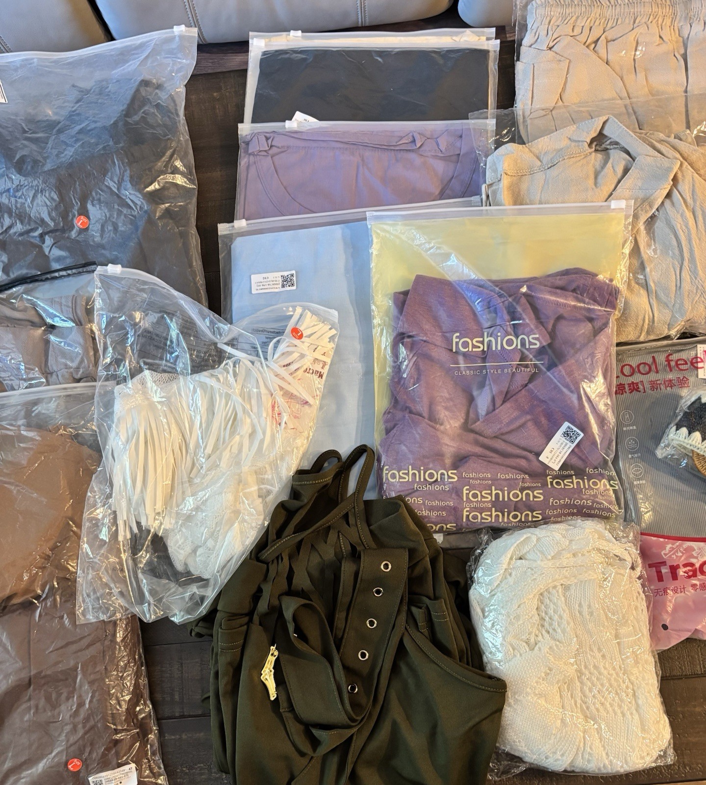 20 Piece Box of non- branded Women’s clothing size L-XL