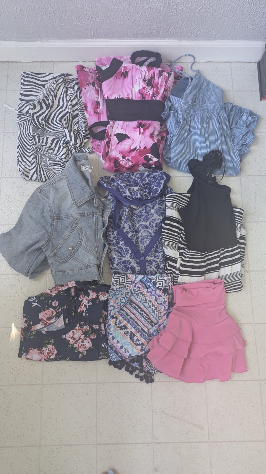 Vintage 2000s Junior Women&rsquo;s Spring/Summer Size M Clothes Lot Of 9