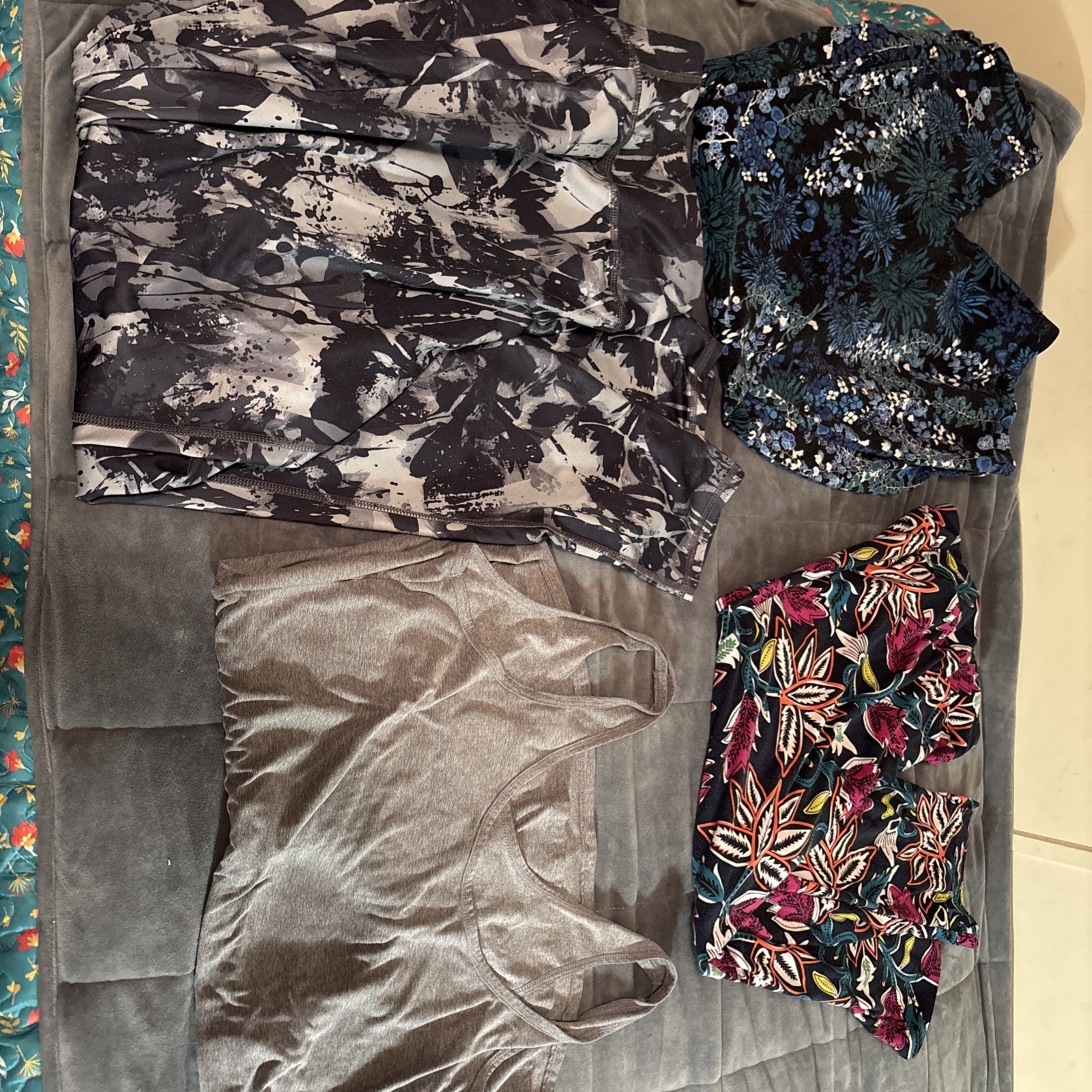 Lot of 4 Women’s Sz XXL/2Xg: Gray Tank Top, 2 Leggings, 1 Pair Geometric Capris
