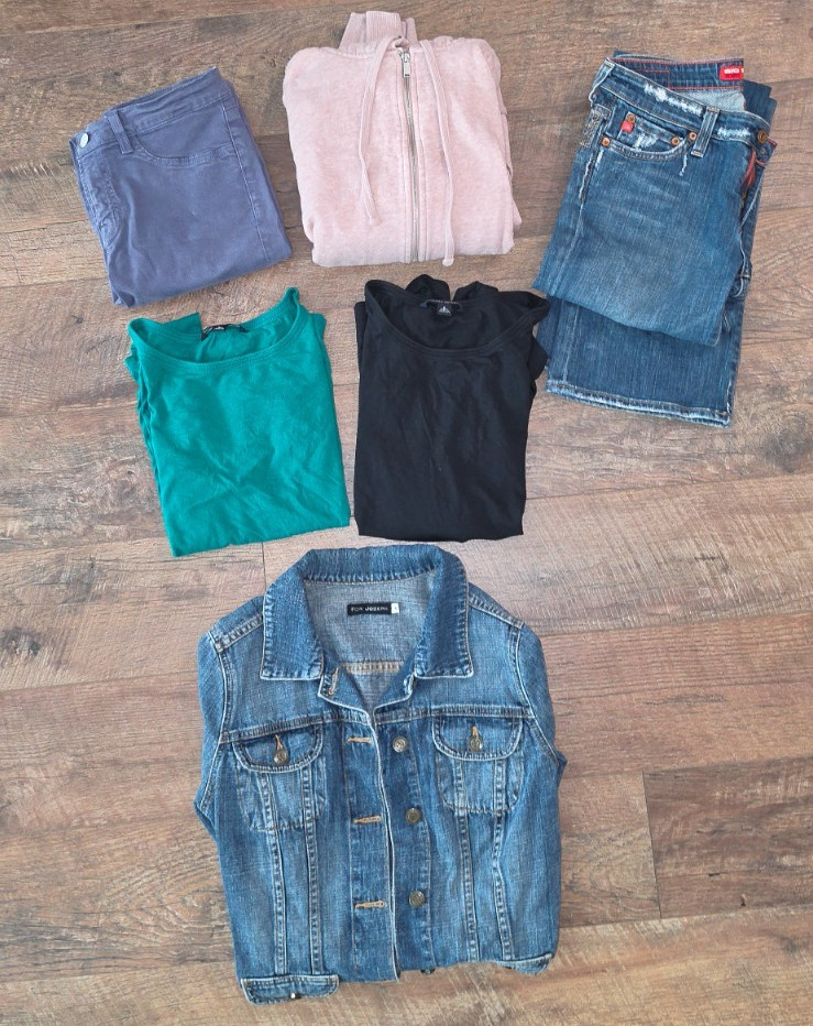 Lot of 6 Womens Clothes, Jeans size 27, Shirts size Small, Hoodie XS