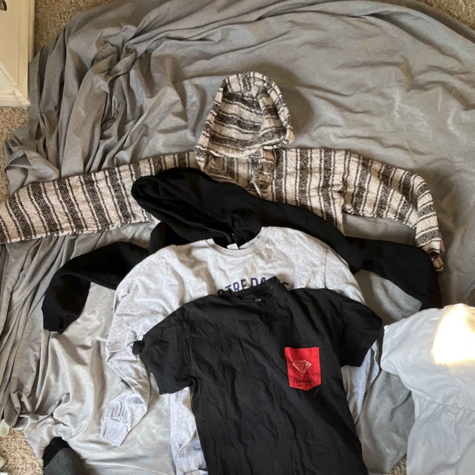 Diamond Gildan Grizzly Hoodies & Tees Lot M L Cotton Polyester Black Gray