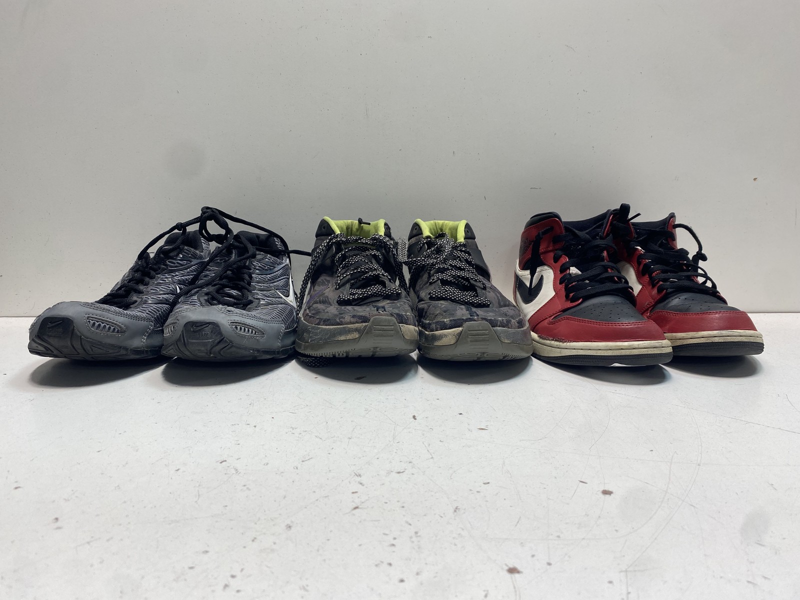 Nike Men&rsquo;s Sneaker Bundle 3 Pairs Jordan 1 Mid Air Max LeBron Size 9.5