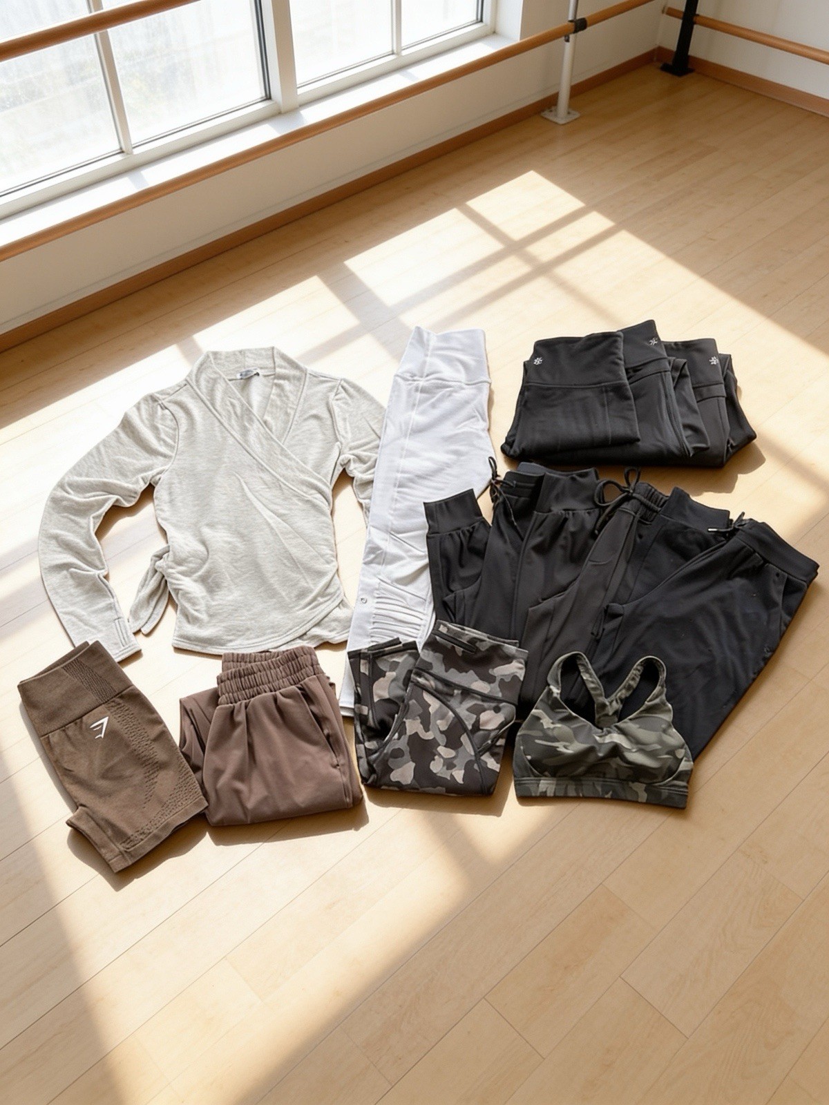 ALO + Athleta Gymshark 12pc Lot Women’s Variety Yoga Joggers Leggings Tops SMALL