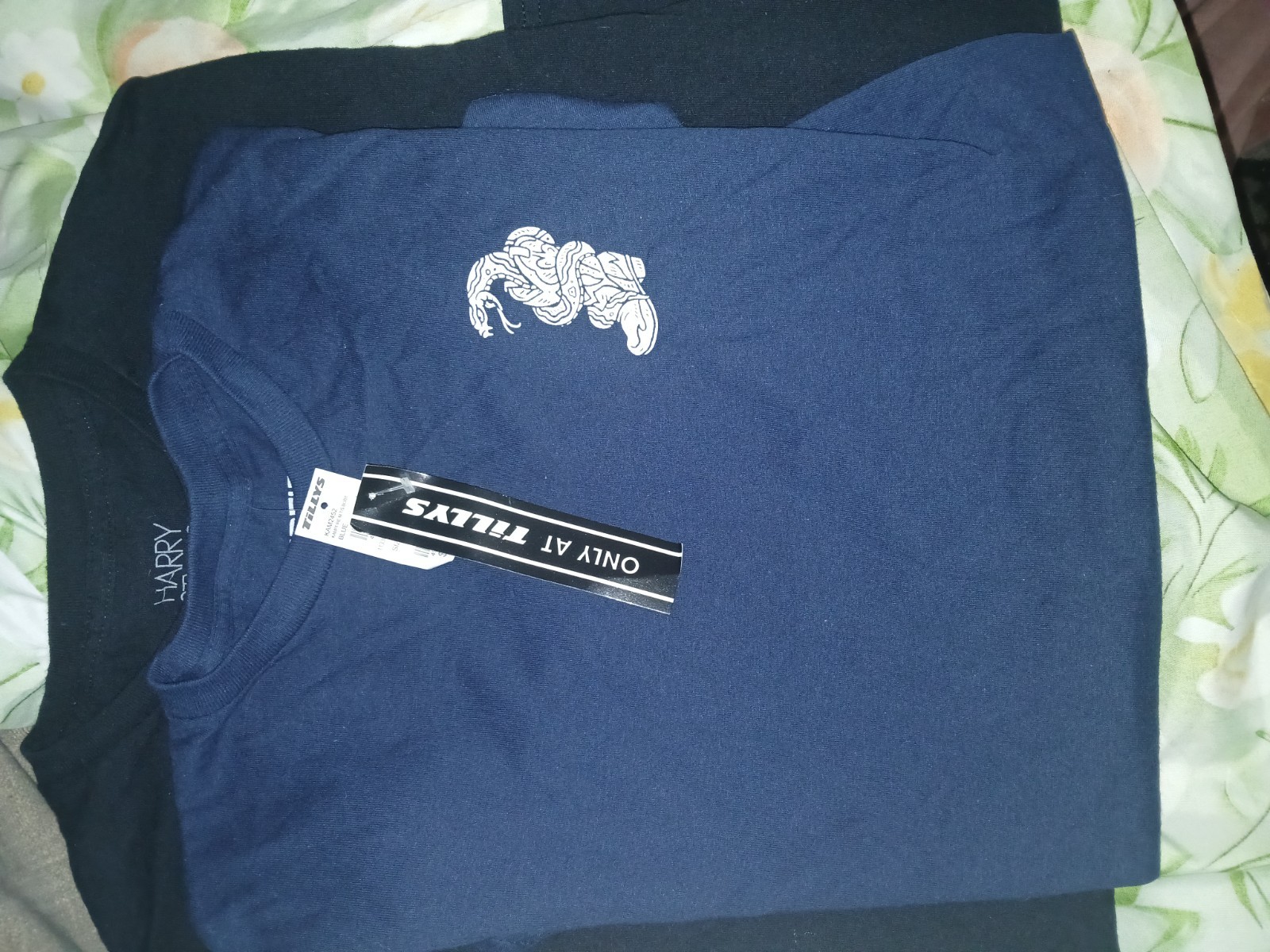 Size Small & Medium T Shirt Bundle+ Free Gift 🎁 Included