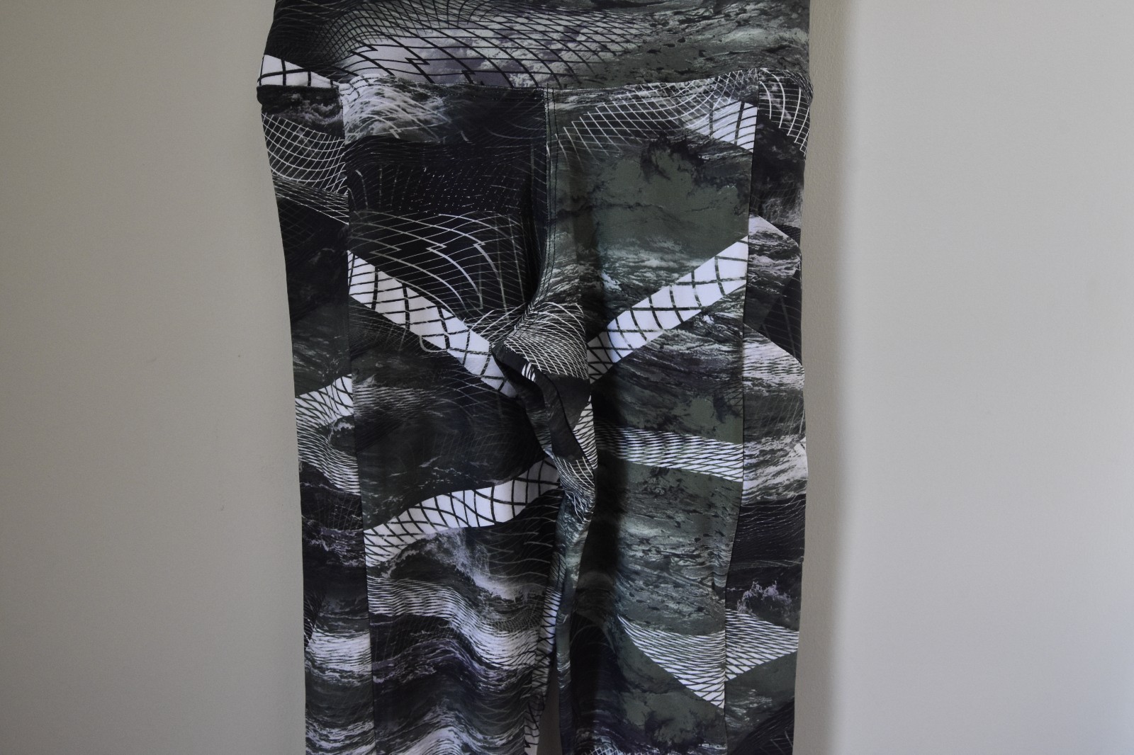 Wholesale Lot 25 New NWT Lycra Capri Pants Leggings Reseller Live Seller Whatnot