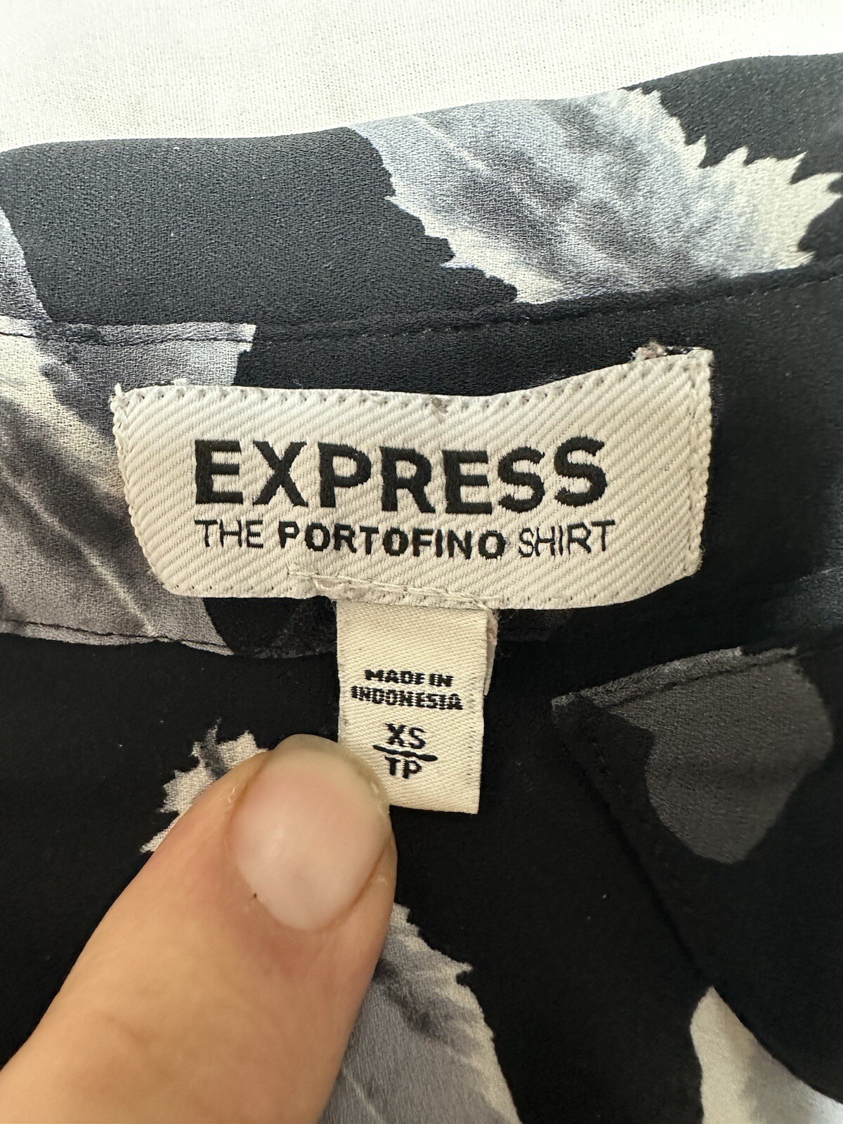 2 Lot Express Top Womens Extra Small The Portofino Shirt Feather Aztec Design