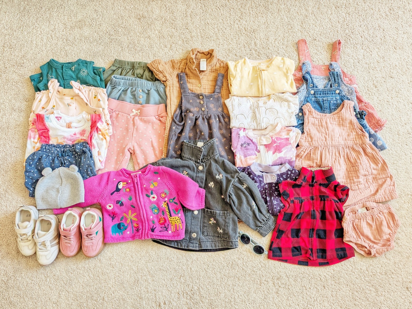 12M Baby Girls Clothing Lot 23pcs (Carter&rsquo;s, H&M, Burt&rsquo;s Bees, Baby Gap)