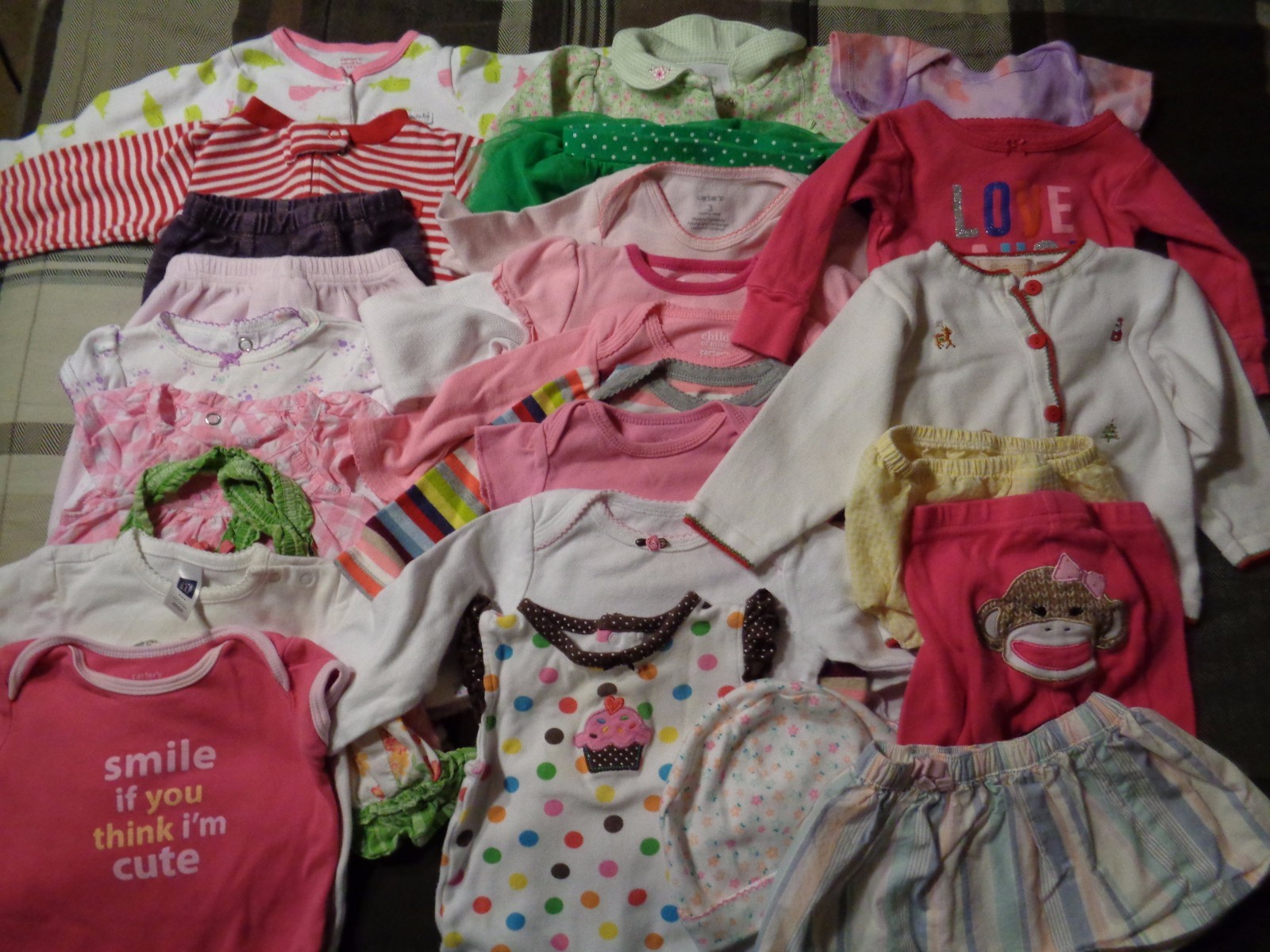 Lot of 25 pieces, girls 3-6 months clothing outfits.
