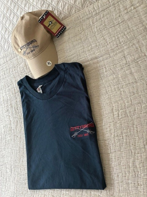 2017 GETTYSBURG NWT XL CAP W/FLAG PIN; NWOT XL NAVY BLUE COTTN T-SHIRT ORIG. OWN