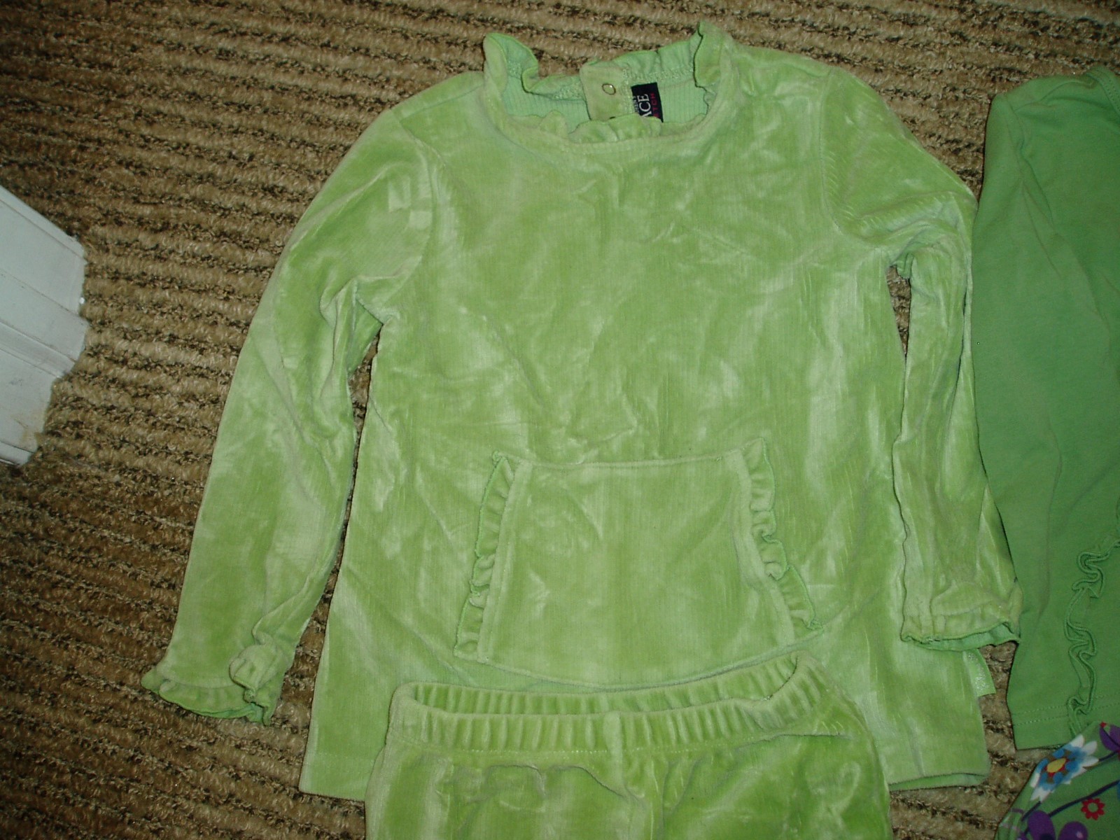 Girls Children&rsquo;s Place Set of 4 Pieces all matching, 3 shirts and 1 pant, Sz 4T