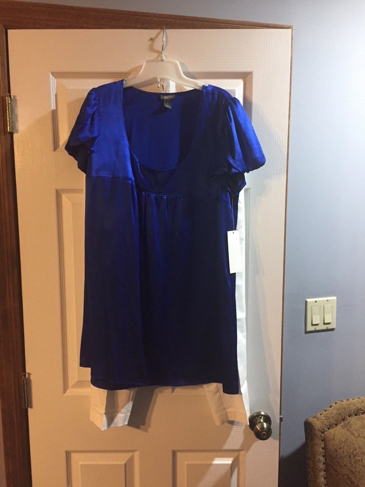 KENNETH COLE ROYAL BLUE PUFF SLEEVE TOP (M) + WHITE LIZ CLAIRBORN 12P CAPRIS NWT