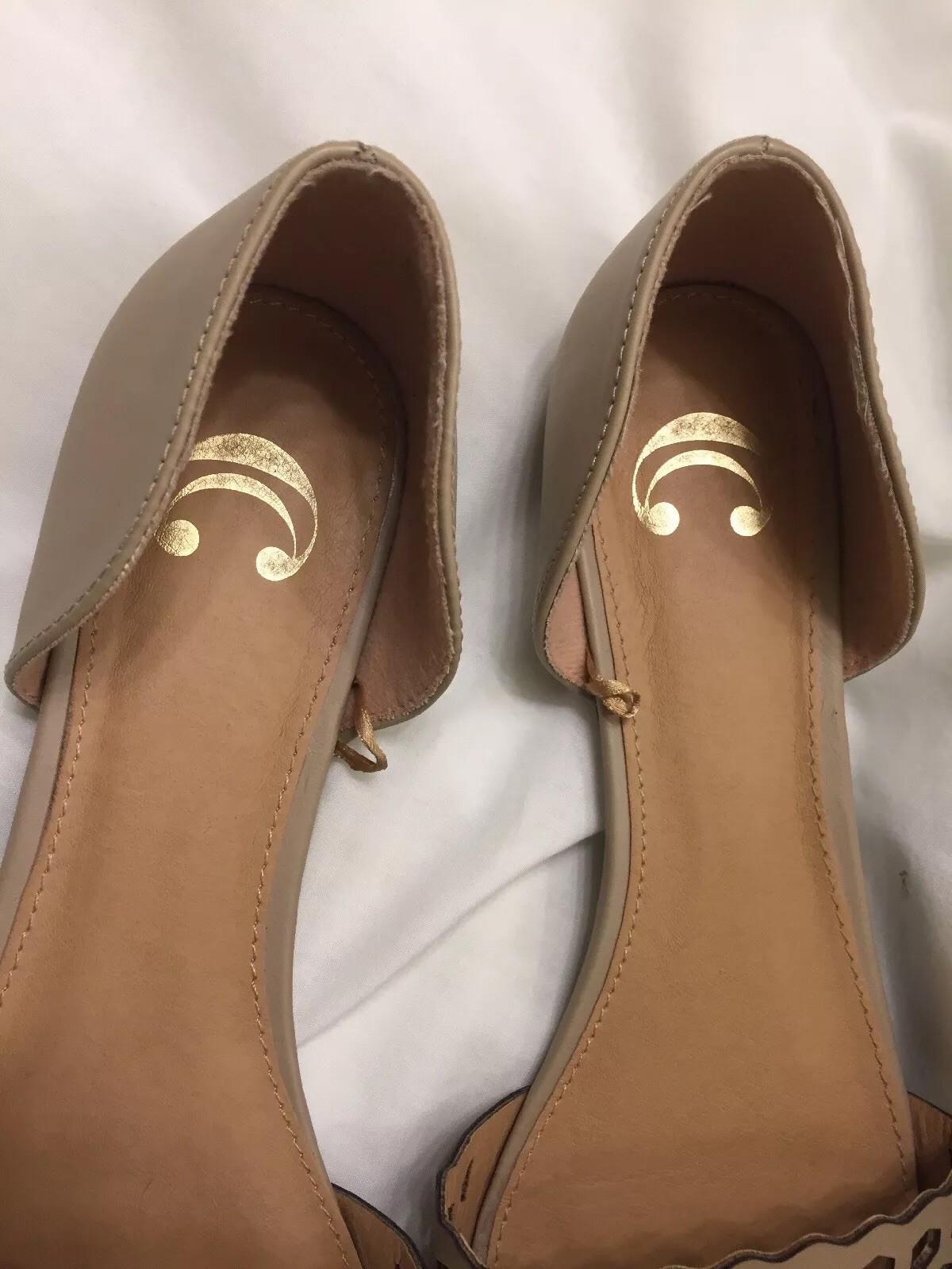 Charming Charlie&rsquo;s Women&rsquo;s Beige/Tan Slip-On Laser Cut Design Sandals Shoes-10M
