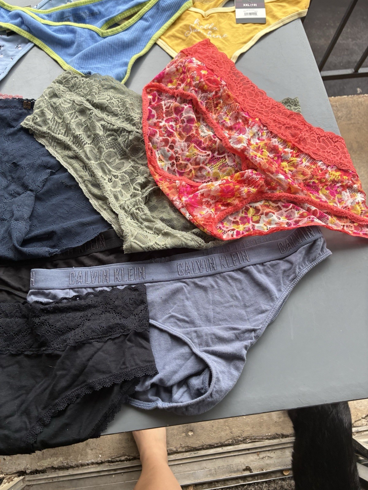 Calvin Klein Mixed Lot Girl Lace Thong Panties, Multicolor Floral XXL