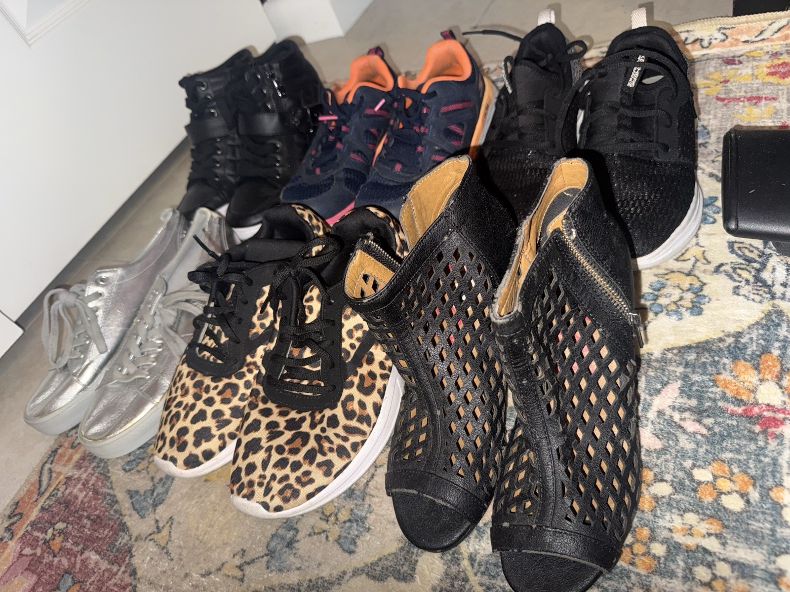 SKECHERS women Shoe Lot Sneakers & Heels Animal Print Multicolor size 6-6.5