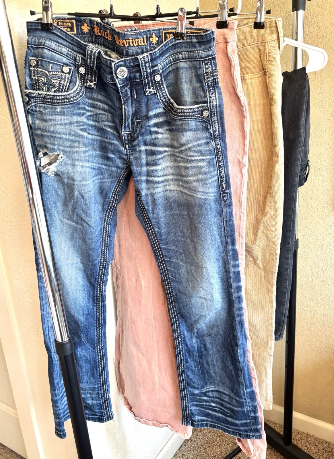 Bulk Jeans Clothing Lot Reseller Clothes Bundle M Sizes, Rock Revival, Levi, AE