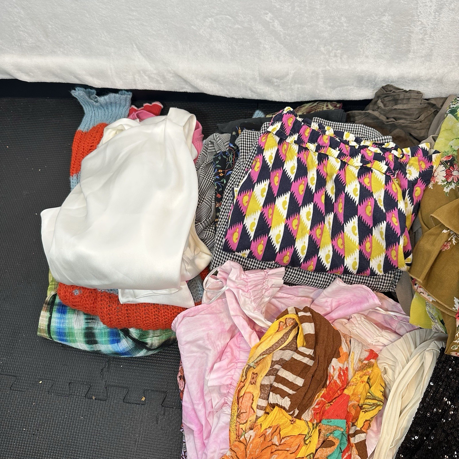 Urban Outfitters Zara Clothing Whole Sale 31 Piece Lot Womens Various Sizes