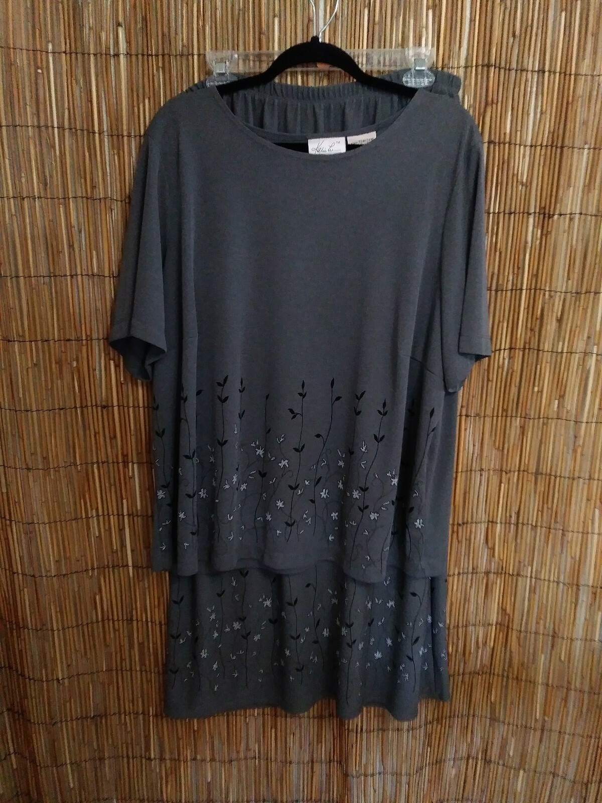 Kathie Lee Skirt Set Gray Floral Border on top & skirt