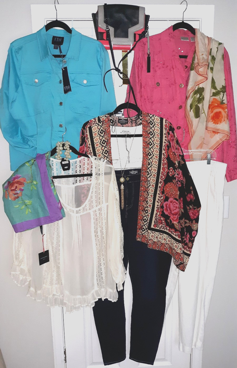 Women&rsquo;s Lot Size XL Clothing Jackets Tops Bottoms Handbag Scarves Jewelry 12 Pcs