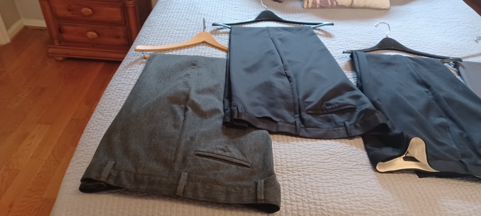 Mens clothes shirts XL, pants 38/32 40/32, jackets 42 long. Very good condition