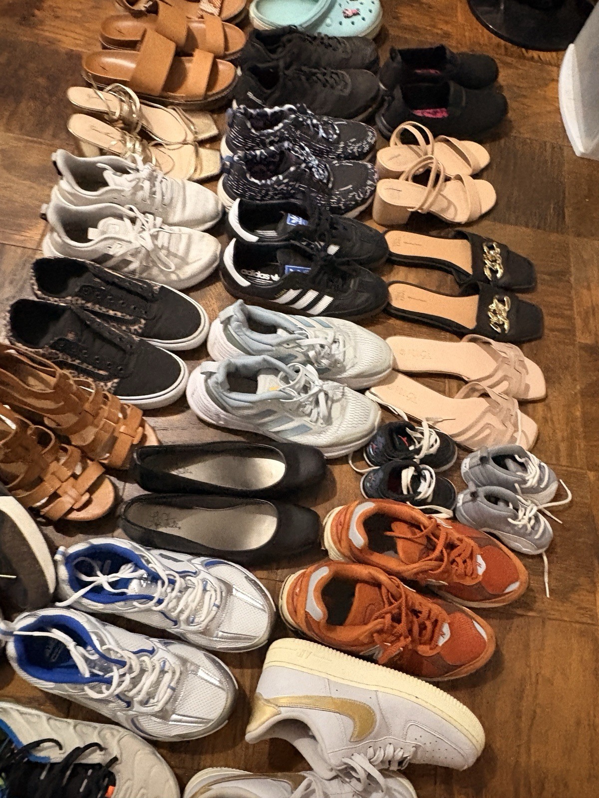 Women’s Shoes Lot 25 Pairs Mixed Sizes Wholesale Bulk