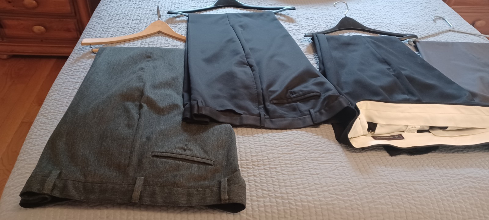 Mens clothes shirts XL, pants 38/32 40/32, jackets 42 long. Very good condition